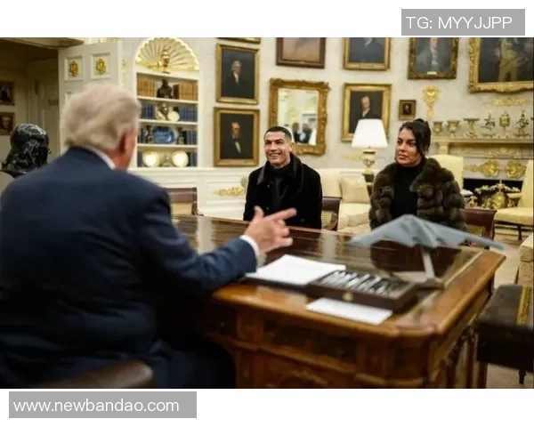 特朗普与C罗踢球的AI视频引发热议他既聪明又酷的形象令人惊叹